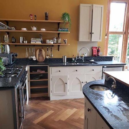 3 Bedroom 3 Bathroom Ground Floor Condo With Veranda Reigate Εξωτερικό φωτογραφία