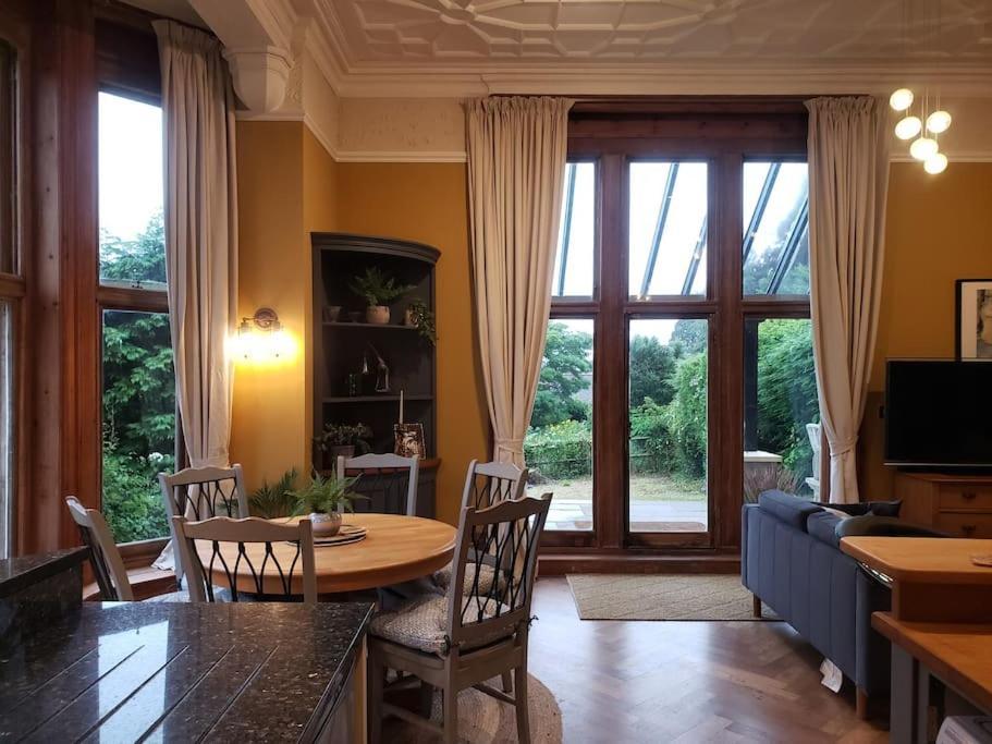3 Bedroom 3 Bathroom Ground Floor Condo With Veranda Reigate Εξωτερικό φωτογραφία