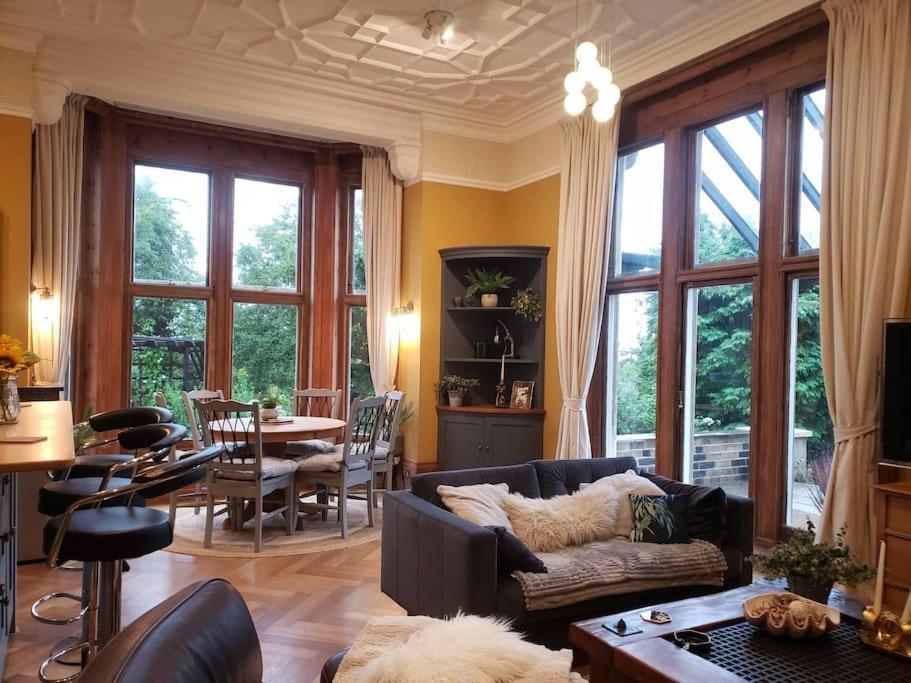 3 Bedroom 3 Bathroom Ground Floor Condo With Veranda Reigate Εξωτερικό φωτογραφία