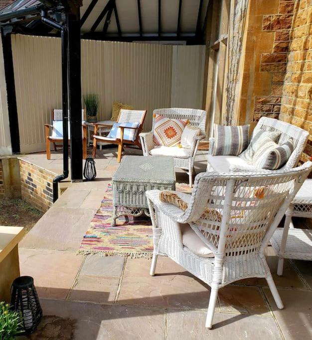 3 Bedroom 3 Bathroom Ground Floor Condo With Veranda Reigate Εξωτερικό φωτογραφία