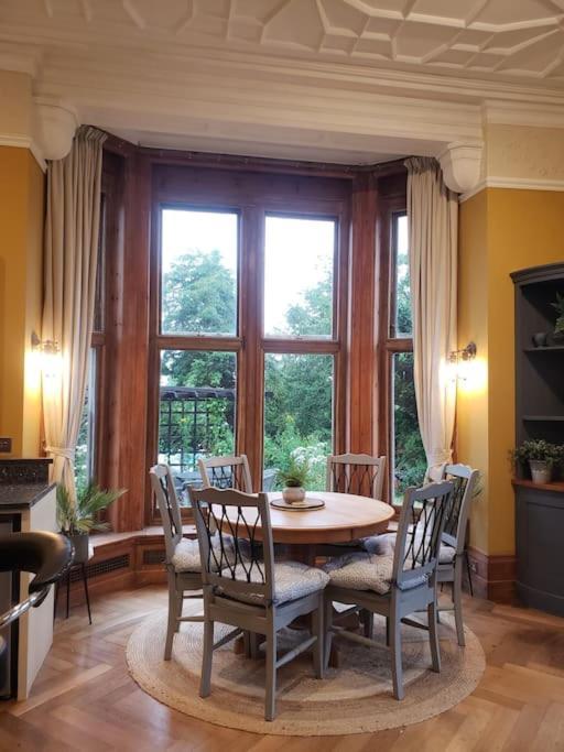 3 Bedroom 3 Bathroom Ground Floor Condo With Veranda Reigate Εξωτερικό φωτογραφία