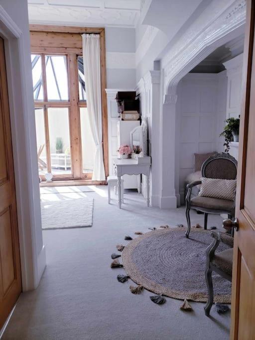 3 Bedroom 3 Bathroom Ground Floor Condo With Veranda Reigate Εξωτερικό φωτογραφία