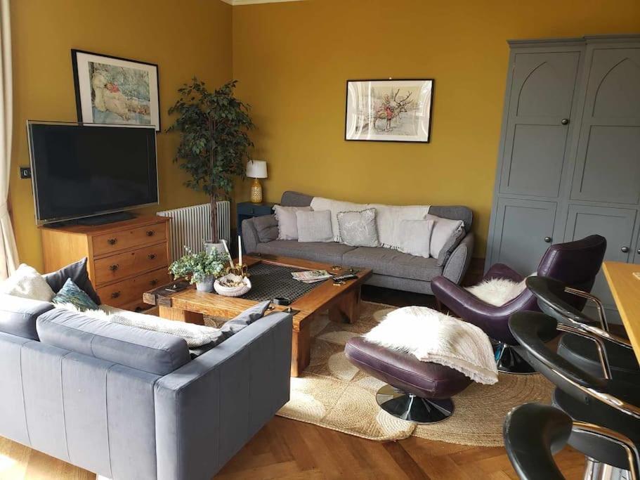 3 Bedroom 3 Bathroom Ground Floor Condo With Veranda Reigate Εξωτερικό φωτογραφία
