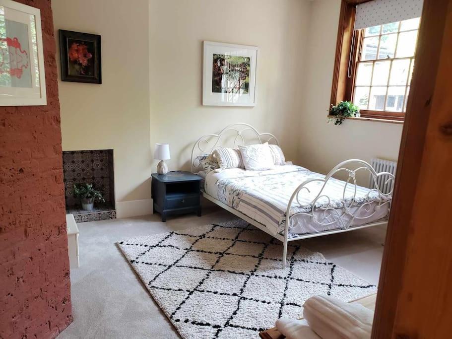 3 Bedroom 3 Bathroom Ground Floor Condo With Veranda Reigate Εξωτερικό φωτογραφία